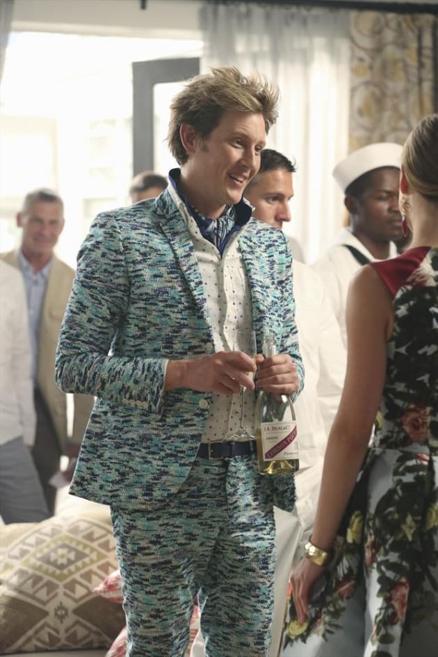 We Can't Look Away - Revenge Season 4 Episode 1