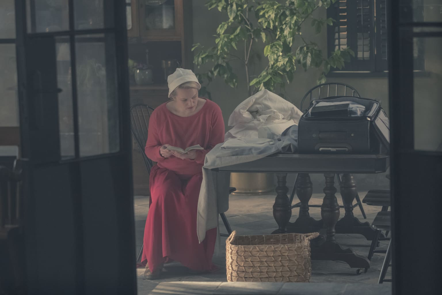 The handmaid's tale streaming hot sale season 2 episode 13