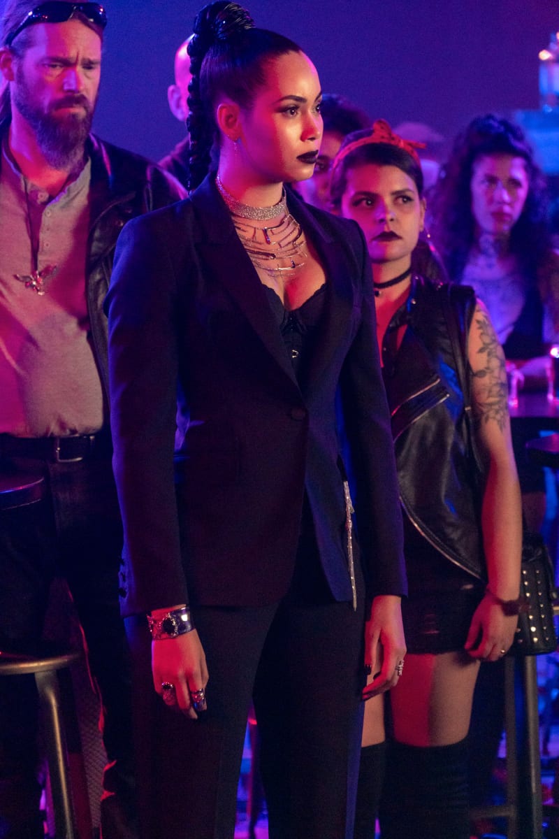 Charmed 2018 Saison 4 Episode 2 Macy is hot - Charmed (2018) Season 2 Episode 2 - TV Fanatic