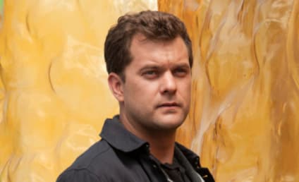 Fringe Set Interview: Joshua Jackson on Peter's Relationship with Olivia and Etta