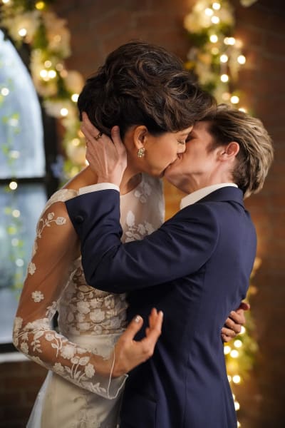 Wedding Kiss  - A Million Little Things Season 5 Episode 11