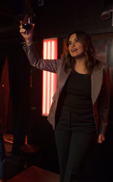 Benson Celebrates Fin - Law & Order: SVU Season 24 Episode 14