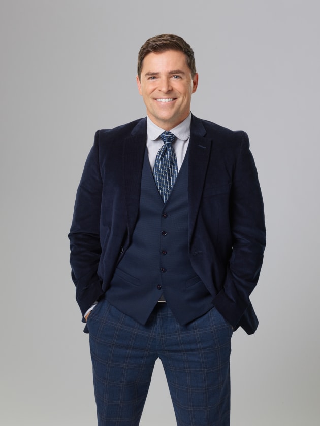 When Calls the Heart's Kavan Smith Dishes Lee's Growing Family, Love ...