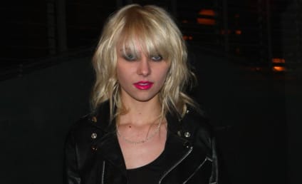 Taylor Momsen is Pretty in Hot Pink