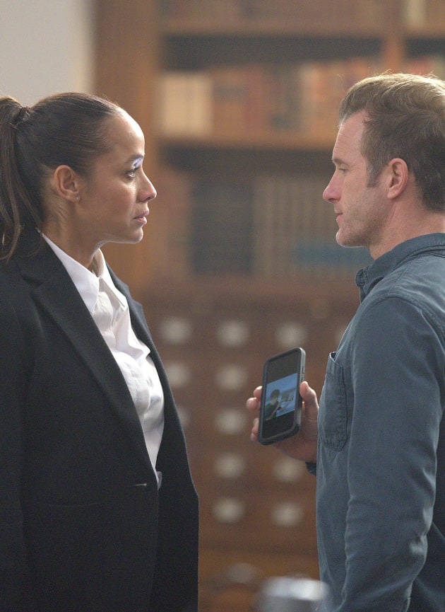 Lead on Keith -tall - Alert: Missing Persons Unit Season 1 Episode 1