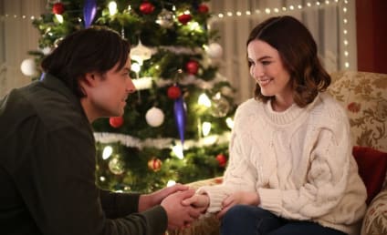 Inn Love by Christmas Review: Mandy and Lucas' Romance Competes for Our Hearts!