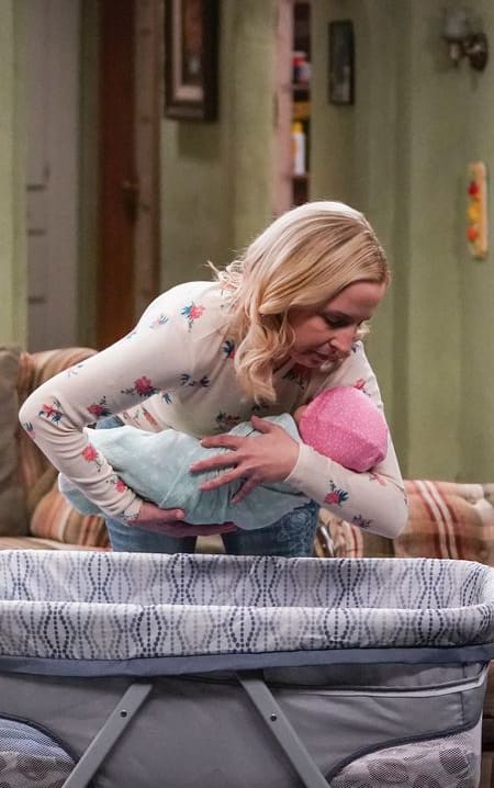 Becky and Baby Bev - The Conners Season 2 Episode 15