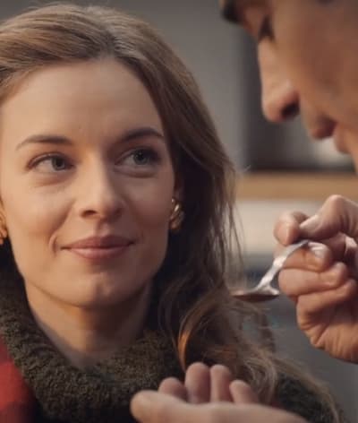 Cuando Bae te da de comer - Una muestra de Navidad