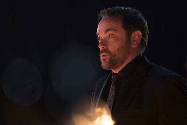 Crowley all aglow - Supernatural Season 11 Episode 9