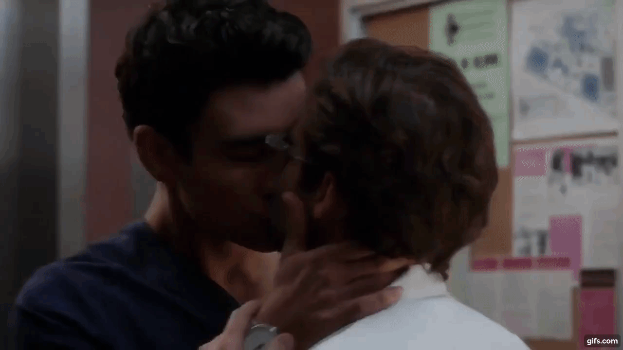 Levi and Nico Kiss - Grey's Anatomy Season 15 Episode 6 - TV Fanatic