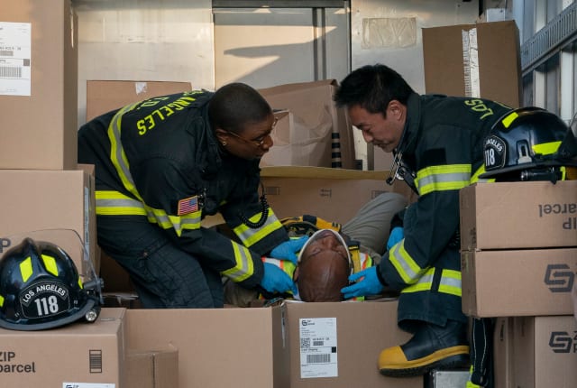 Watch 9 1 1 Season 3 Episode 17 Online Tv Fanatic