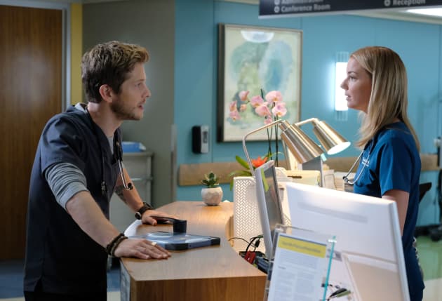Couple's Quarrel - The Resident Season 1 Episode 1