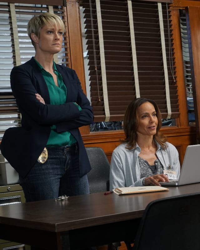 Partners In Crime...Fighting - The Fosters Season 4 Episode 19