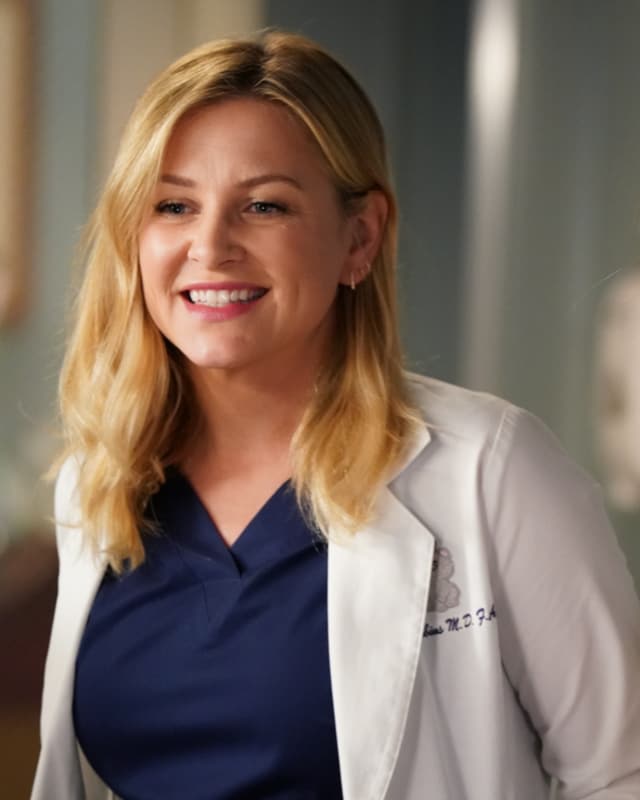Rebounding - Grey's Anatomy Season 14 Episode 2