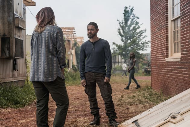 Having A Chat - The Walking Dead Season 9 Episode 2