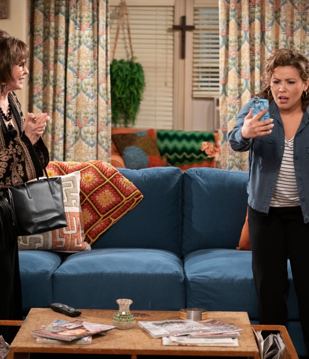 Creating Tinder for Penelope - One Day At A Time Season 4 Episode 3