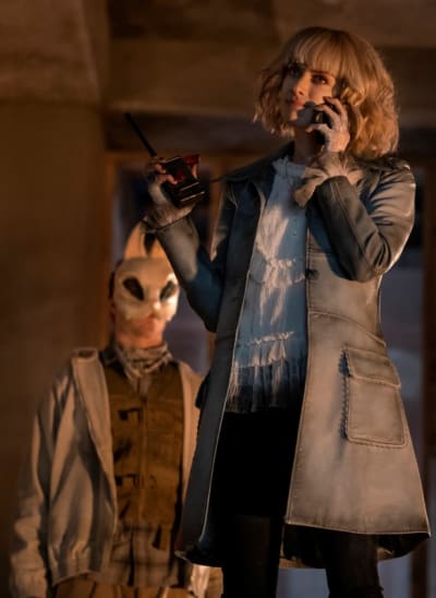 Placing the Call - Batwoman Season 1 Episode 1