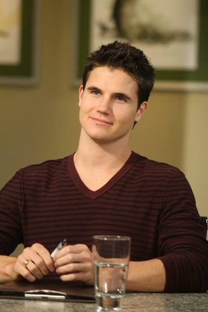 Robbie Amell Cast on Pretty Little Liars As... - TV Fanatic