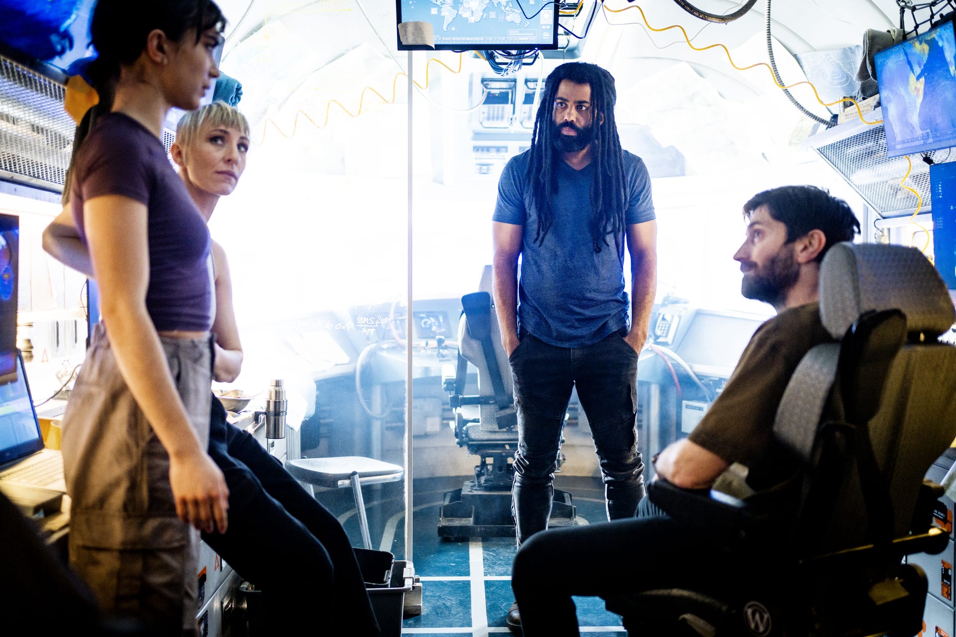 Coming Up With a Plan - Snowpiercer Season 3 Episode 2 - TV Fanatic