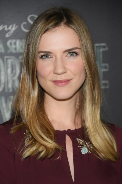 Sara Canning Attends Screening of A Series of Unfortunate Events