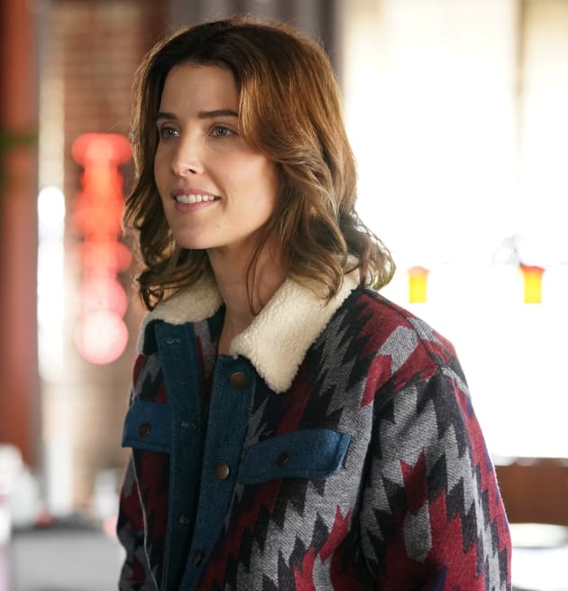 Beaming - Stumptown Season 1 Episode 14