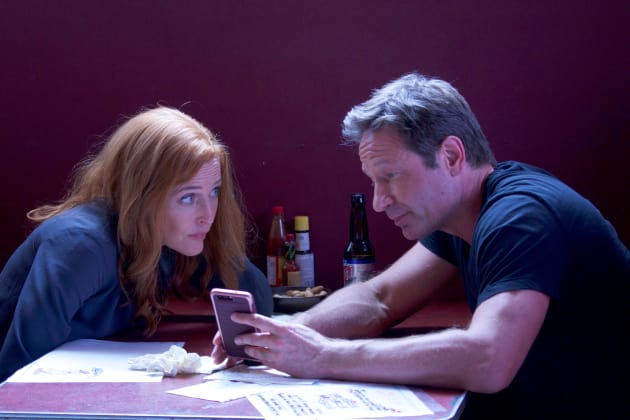 Mulder and Scully Tabled - The X-Files
