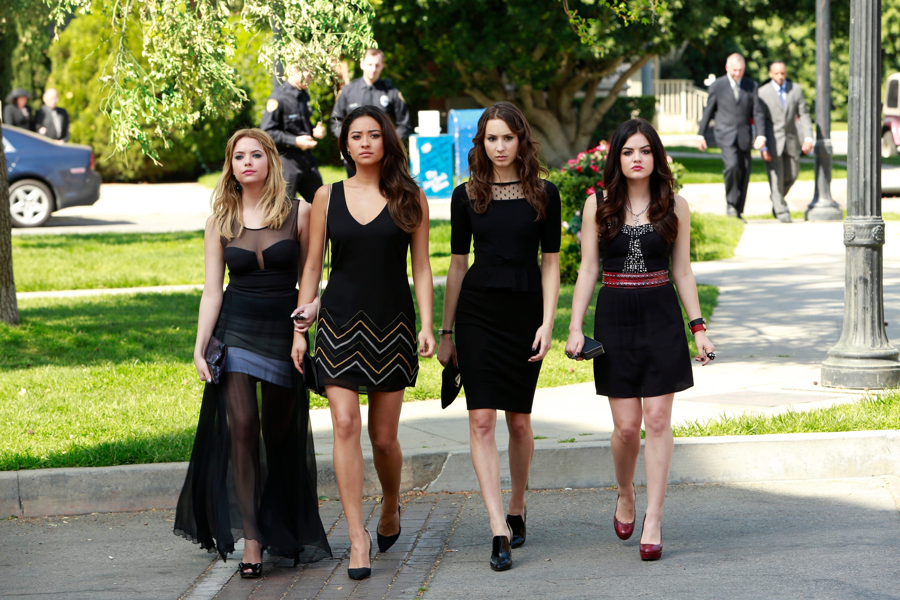 PLL Season 6 premiere: The Liars aren't who they used to be – SheKnows