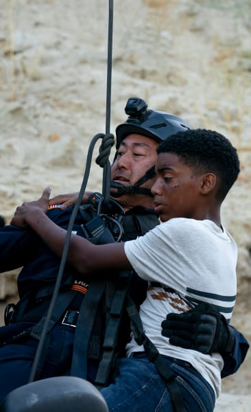 Chimney Helps - 9-1-1 Season 3 Episode 4