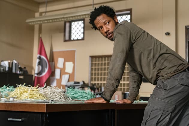 Puzzle Man - Colony Season 3 Episode 2