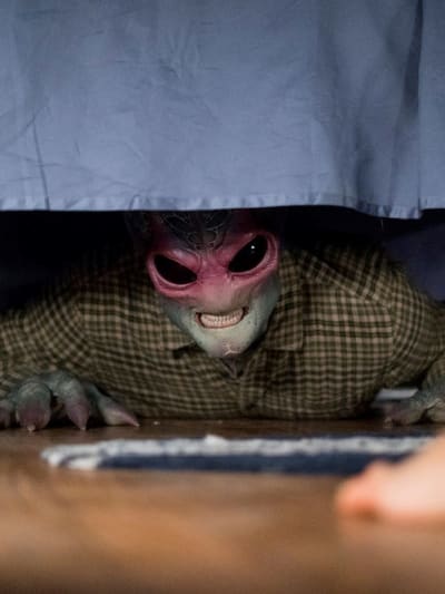 Resident alien episode best sale 1 free online