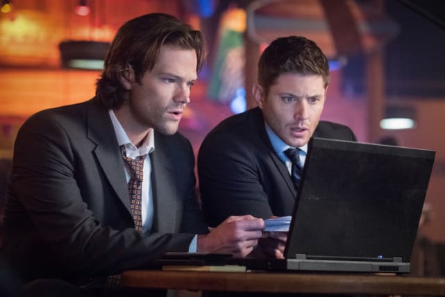 Watching the big game - Supernatural Season 12 Episode 11