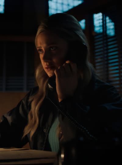 A Distressed Call - Riverdale Season 5 Episode 19