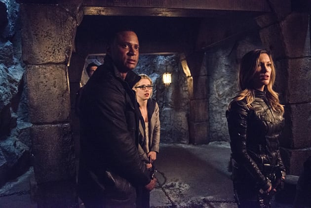Who's Coming? - Arrow Season 3 Episode 22