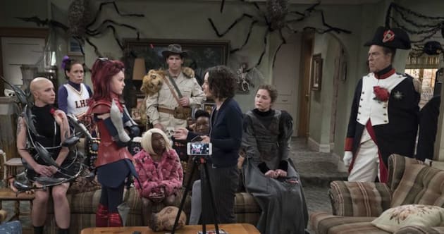 Picture Time - The Conners Season 1 Episode 3