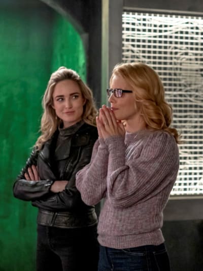 Felicity and Sara - Arrow Season 8 Episode 10