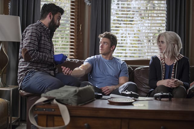 Ravi gives Major and Liv news - iZombie Season 2 Episode 10