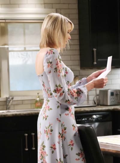 Nicole's Huge Surprise / Tall - Days of Our Lives