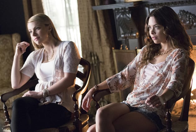 Mary Louise and Nora - The Vampire Diaries Season 7 Episode 1
