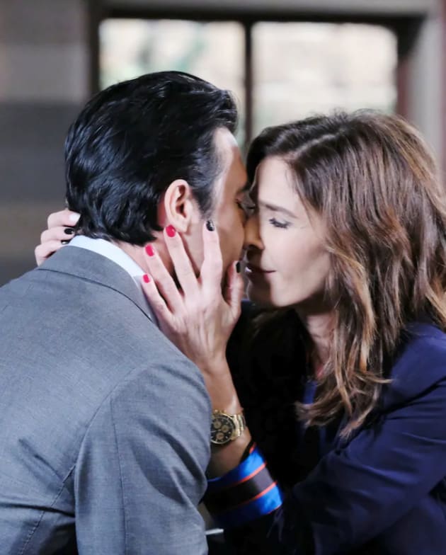 Hope and Ted Kiss - Days of Our Lives