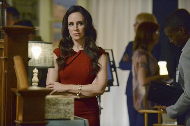 Shooting Daggers - Revenge Season 4 Episode 6