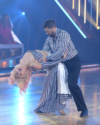 Jesse Metcalfe and Sharna Burgess - Dancing With the Stars Season 29 Episode 1