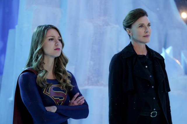Teaming Up - Supergirl Season 2 Episode 21