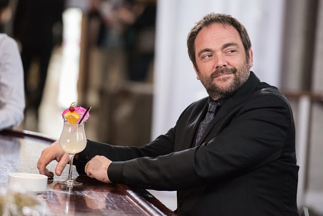 Crowley grabs a drink at the bar - Supernatural Season 12 Episode 3