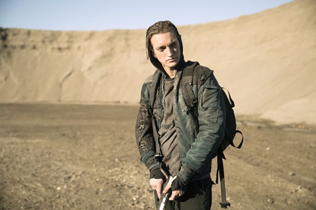 Murphy's Got a Gun - The 100 Season 2 Episode 12