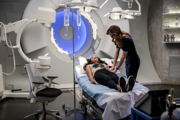 Dr. Snow or Killer Frost? - The Flash Season 3 Episode 12