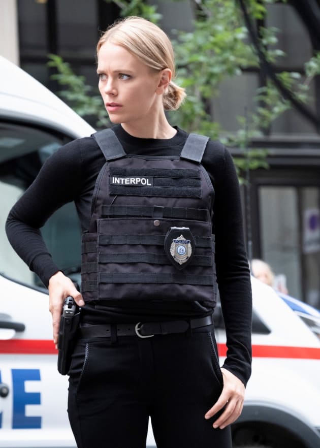 Reformed Cop - Blood & Treasure Season 1 Episode 12