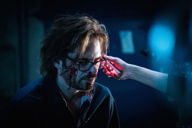Bloody Mr. Duncan - Zoo Season 3 Episode 9