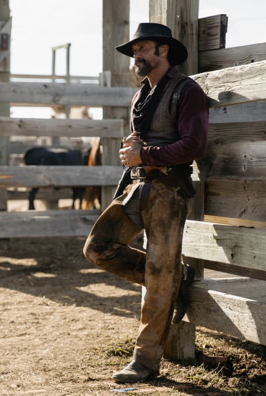 Tim McGraw Previews 1883, Off and On-Screen Relationships with Women, the  Harsh Texas Heat & More - TV Fanatic