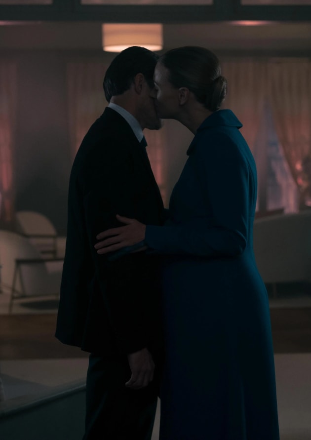 Watch the handmaid's tale online season 3 episode 3 online