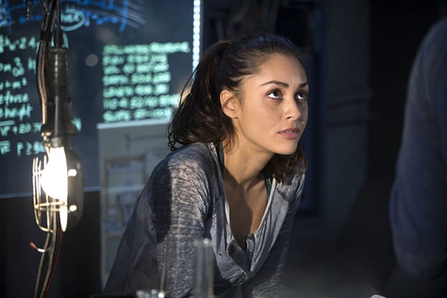Looking Up - The 100 Season 2 Episode 14